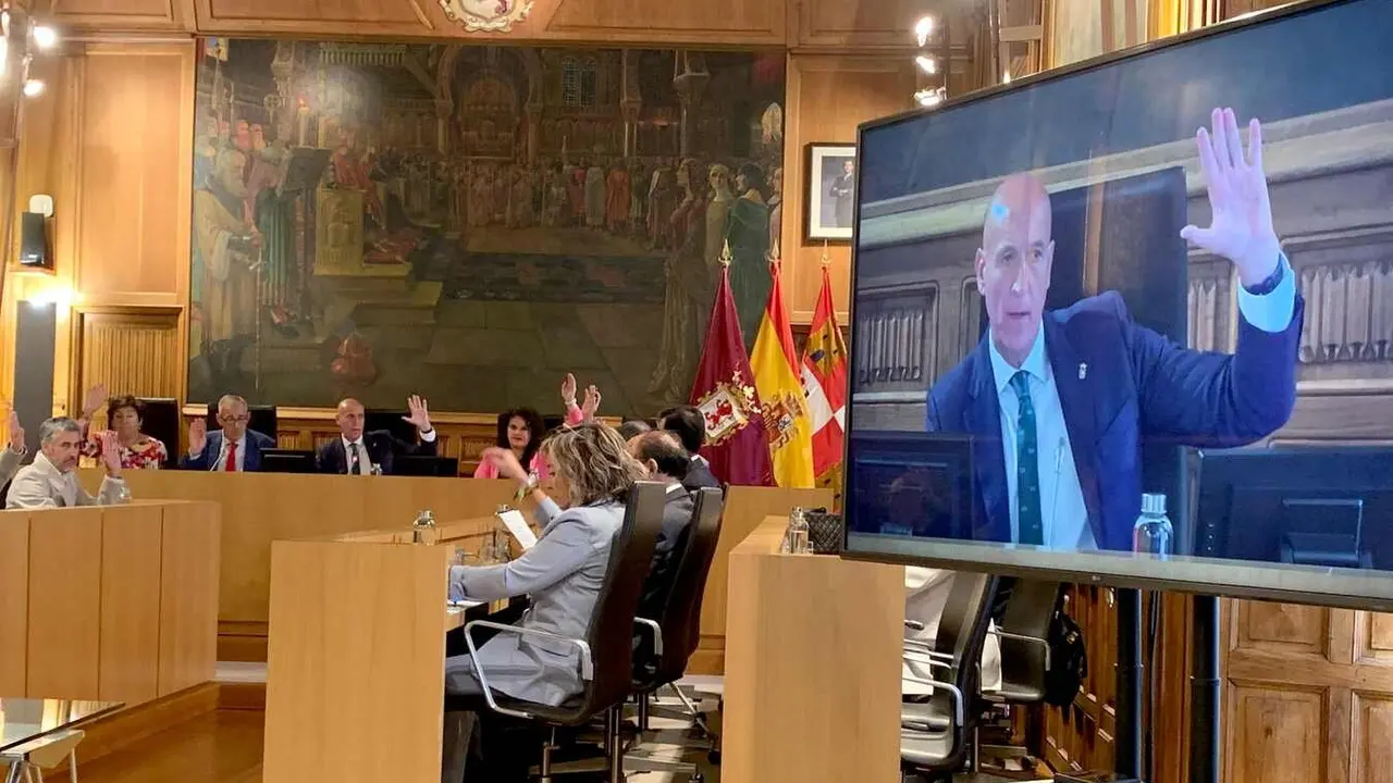 Imagen del pleno municipal de este viernes, que ha tenido lugar en el salón de plenos de la Diputación de León por las obras en San Marcelo. Foto: A.F.R.