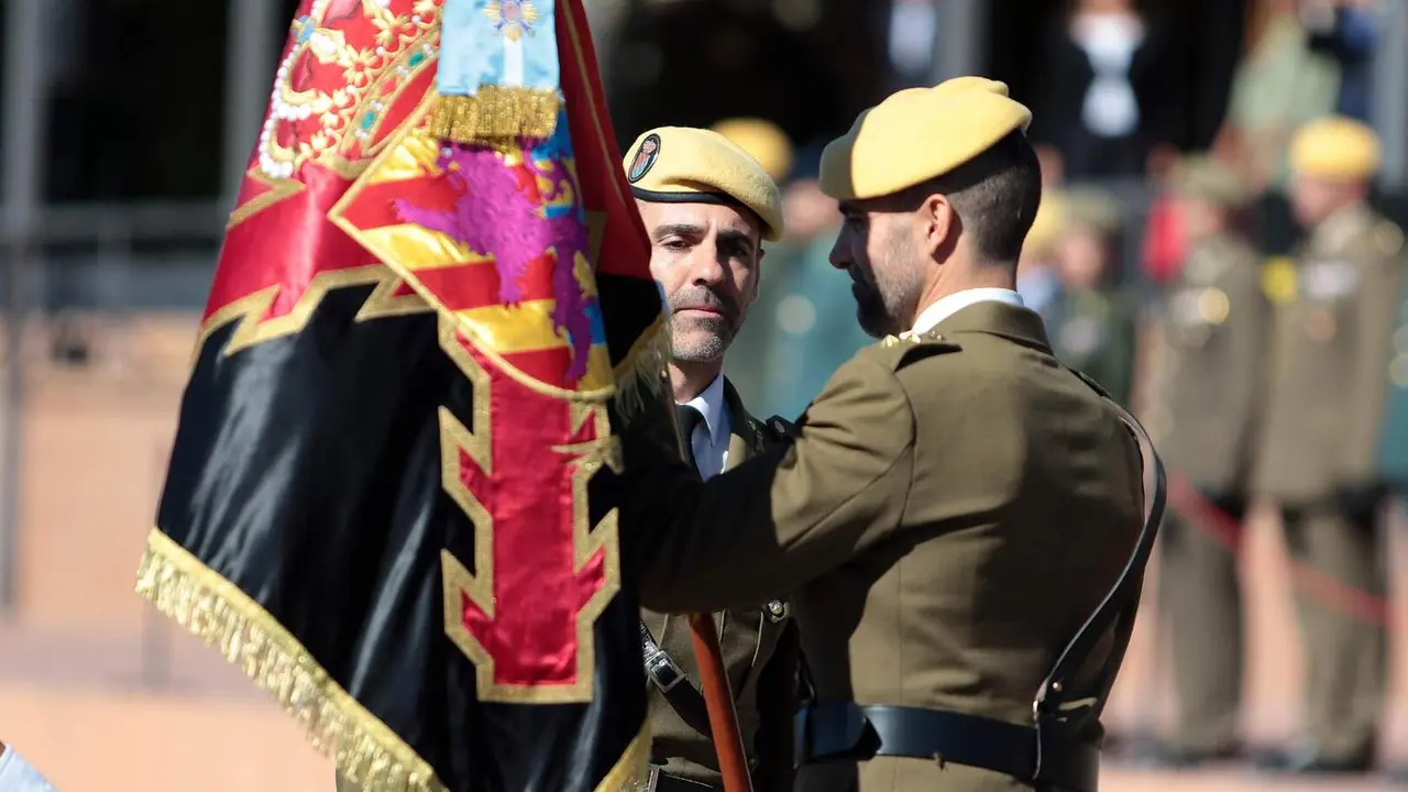 El teniente general jefe de la Unidad Militar de Emergencias, Francisco Javier Marcos Izquierdo, preside el acto de relevo en el mando del Quinto Batallón de Intervención en Emergencias de la Unidad Militar de Emergencias, del que toma posesión el teniente coronel don Pablo Samaniego Pérez. Foto: Peio García