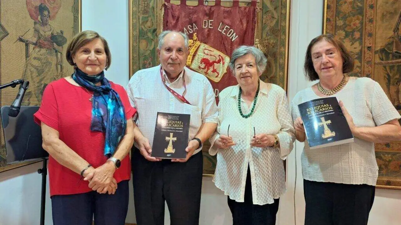 La Casa de León en Madrid presenta el libro titulado Reliquias y relicarios a lo largo de la Historia. Cultura, Patrimonio e identidad, de los autores Carlos Junquera Rubio, Ángela Franco Mata y Leitizia Arbeteta Mira