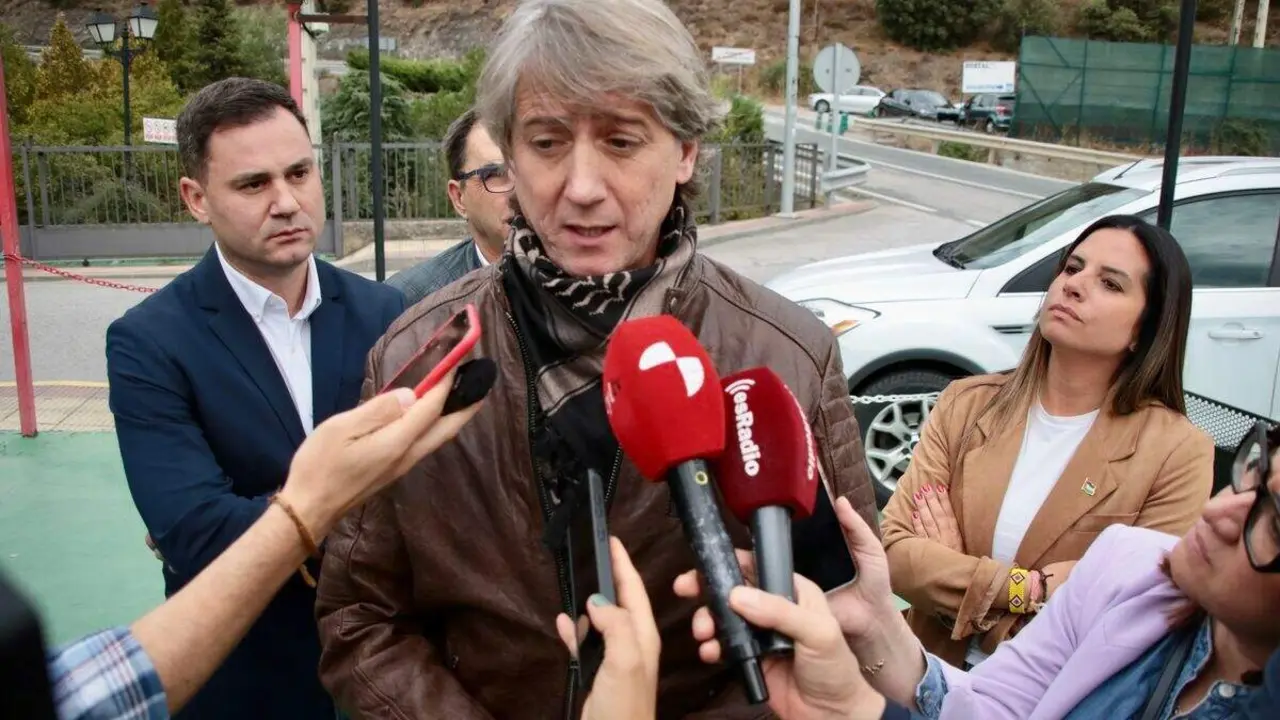 Rueda de prensa con la participación de su secretario general, Carlos Martínez, la vicesecretaria, Nuria Rubio, y el secretario general del PSOE de León, Javier Alfonso Cendón.