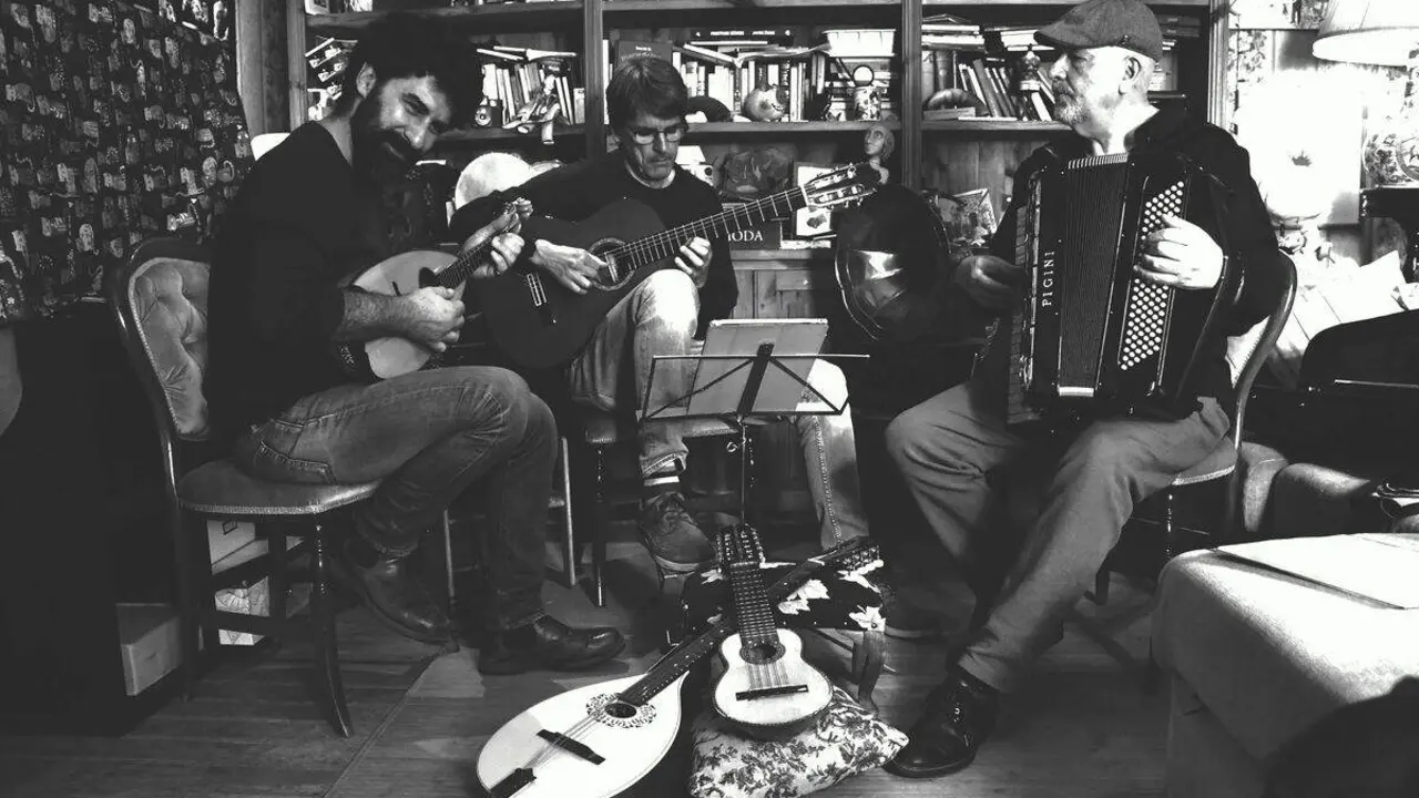El trío Arimetrie lleva su folk al Teatro Bérgidum de Ponferrada.