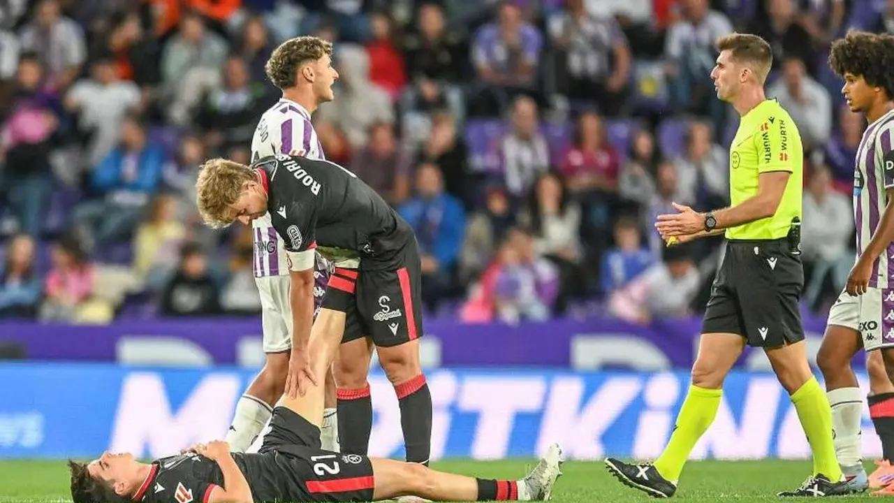 La Cultural frenó al Valladolid con oficio y cronómetro en mano. El equipo leonés, sostenido en el plan de Ziganda y el sacrificio colectivo, congeló el duelo en Zorrilla hasta jugar solo 26 minutos en la segunda mitad.
