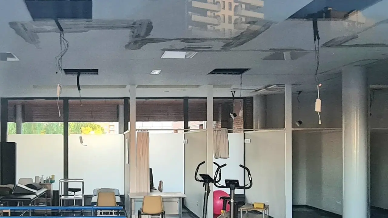 Imagen del interior del centro de salud tomada por un usuario este lunes tras reabrirse parcialmente a lo largo de la tarde.