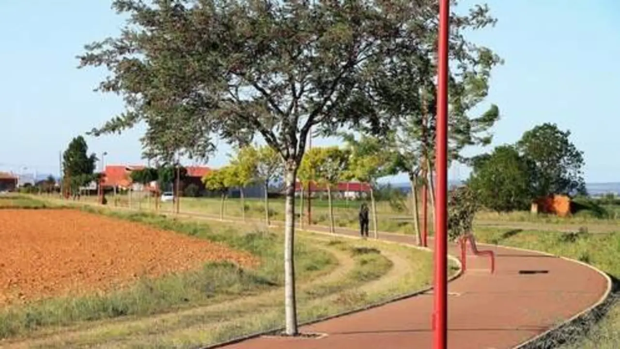 El paseo de Circunvalación de Santa María del Páramo que será objeto de obras de mejora.