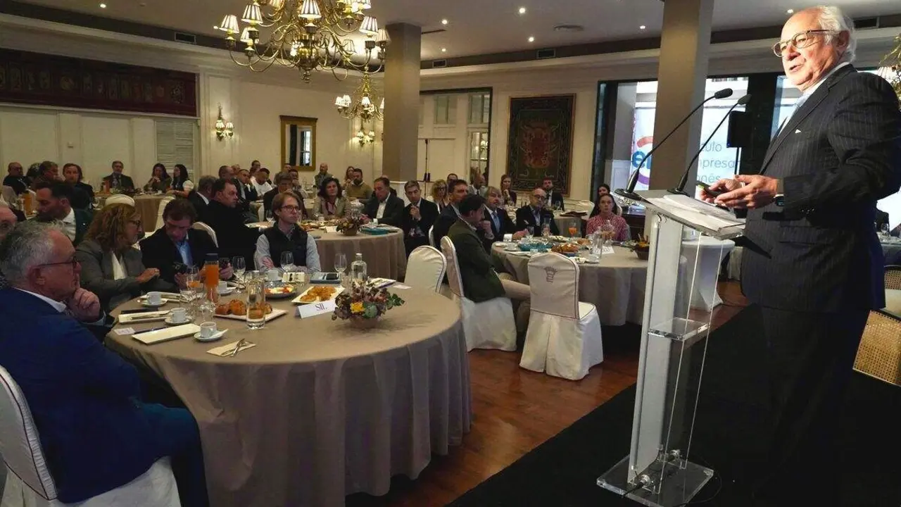 El presidente del Círculo de Empresarios, Juan María Nin, participa en un Encuentro Empresarial organizado por el Círculo Empresarial Leonés