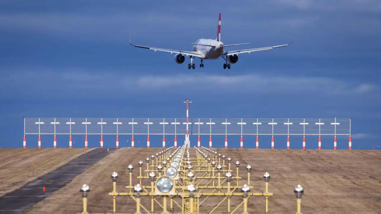 Imagen de un sistema ILS similar al del Aeropuerto de León.