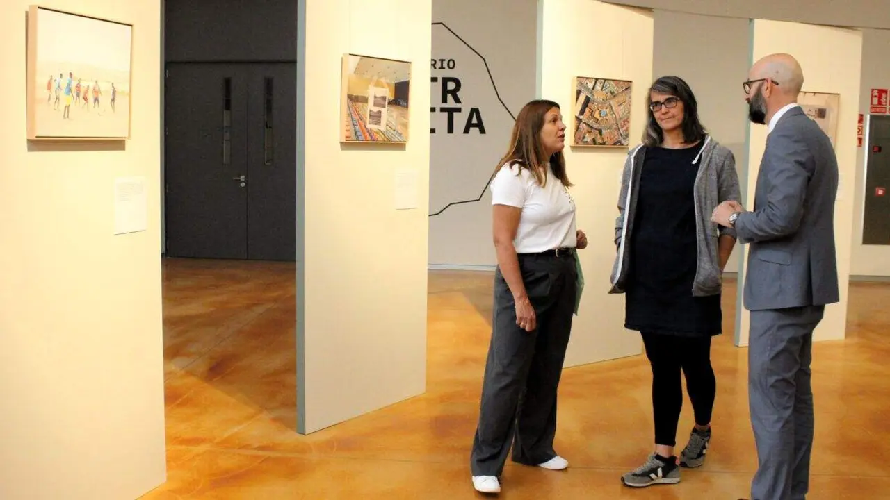 Imagen de la exposición 'Eroding Franco', del periodista documental Jordi Jon, en el vestíbulo de la Térmica Cultural.