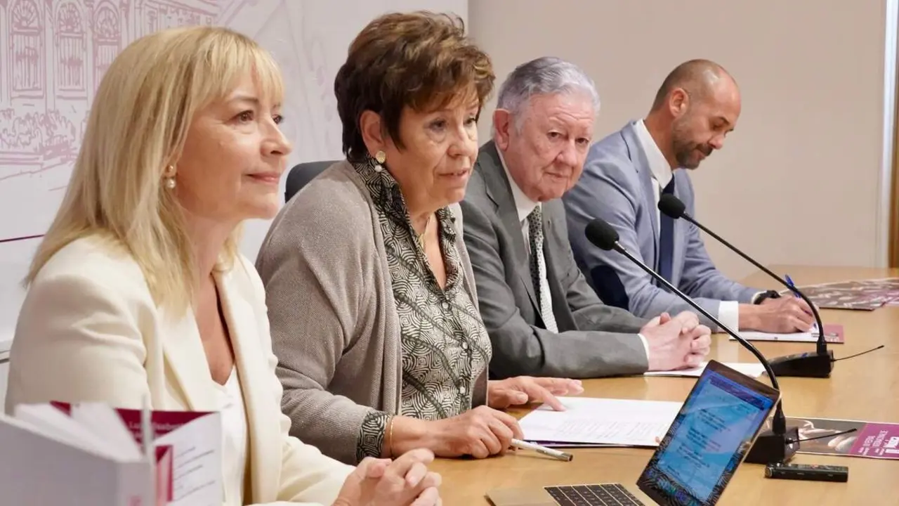 La concejala de Acción y Promoción Cultural, Elena Aguado, presenta el XIV Festival Internacional de Música de Cámara Fundación Monteleón. Estará acompañada del vicepresidente de la Fundación MonteLeón, Ángel Valencia, y de la directora artística del Festival, Carmen Mayo