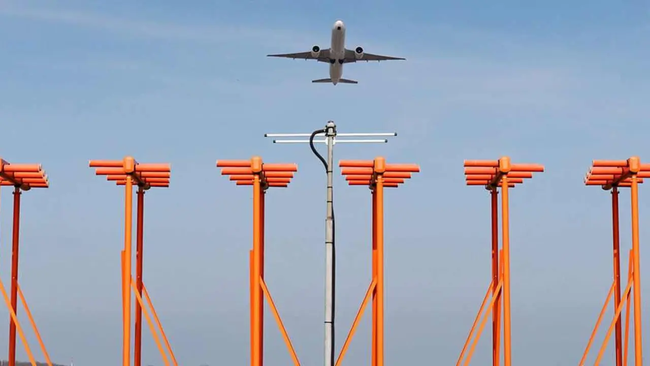 Imagen del sistema ILS instalado en un aeropuerto.
