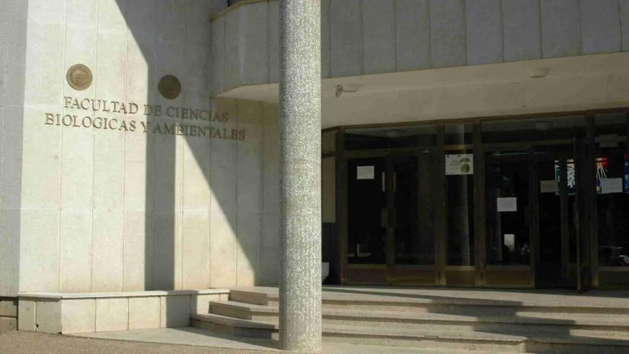 Fachada Facultad de Biología 1