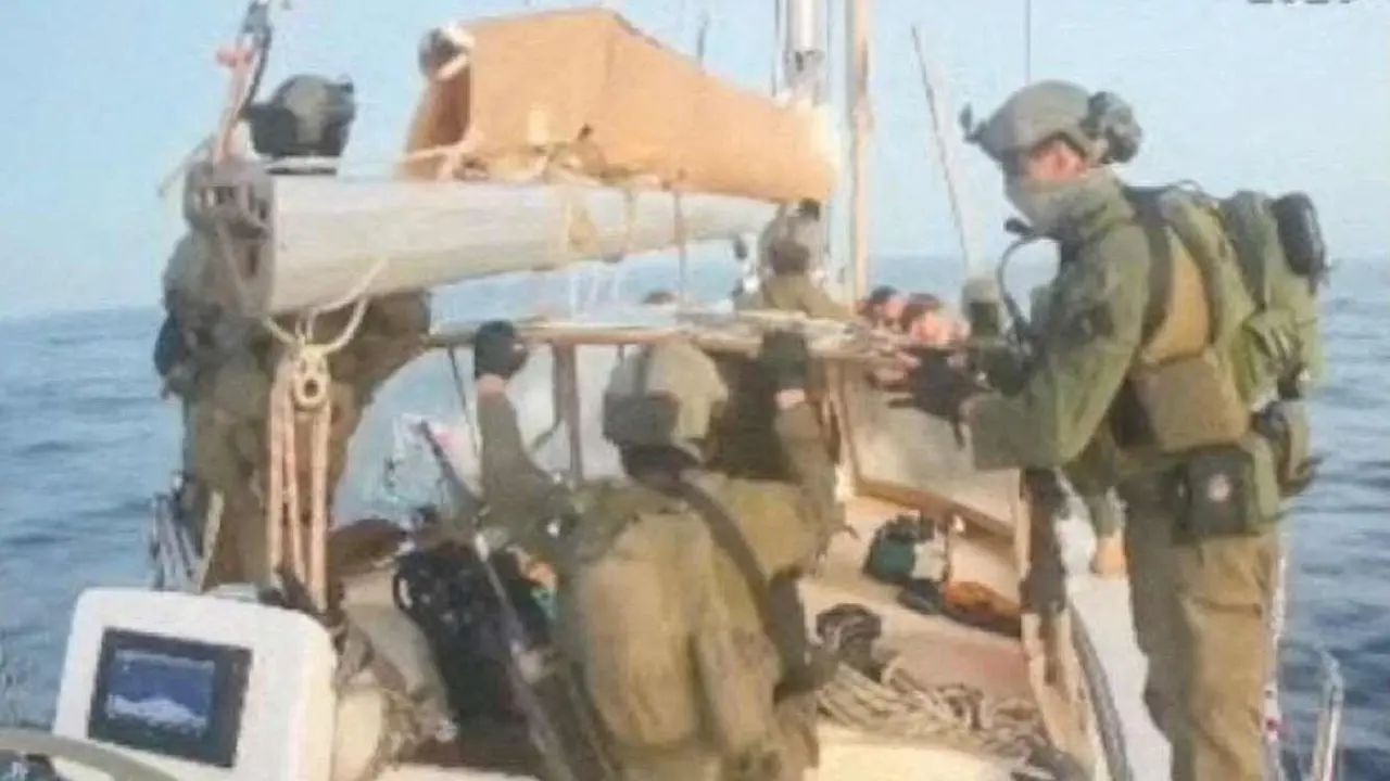 Imagen de la flotilla en el momento de ser interceptada.