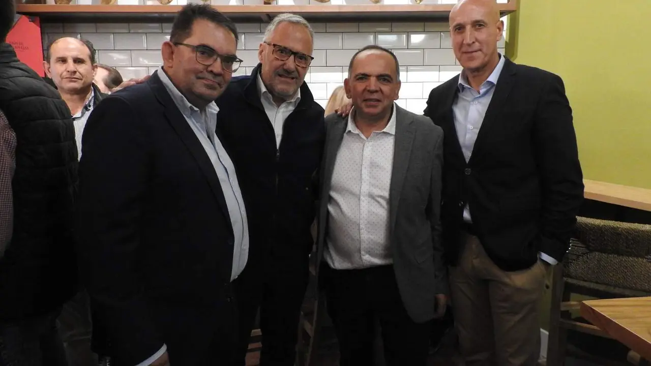 'Dehesa A Cuchillo', el nuevo local gourmet de Agustín Risueño, abre sus puertas en Sierra Pambley. Foto: M.A. García