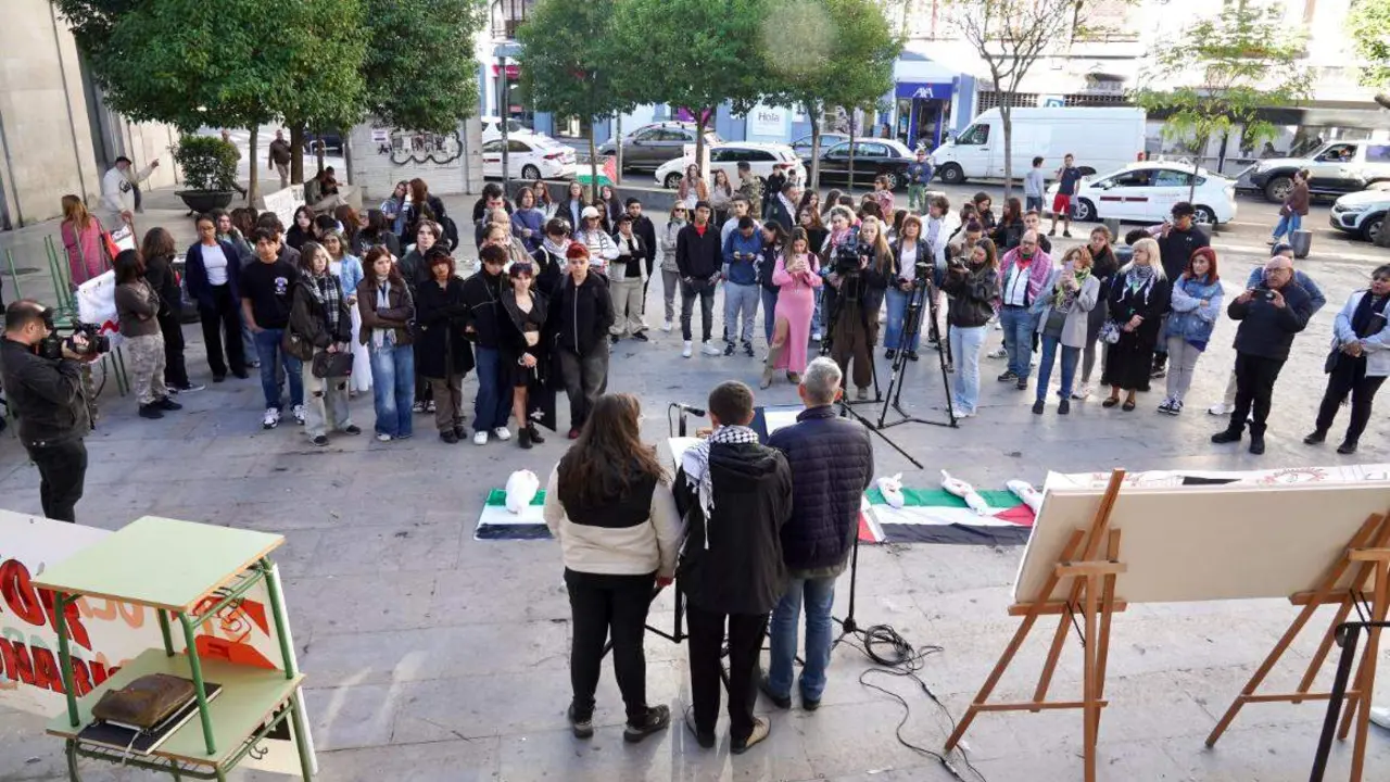 Imagen de la protesta realizada este jueves en el González de Lama de León capital. Foto: Campillo