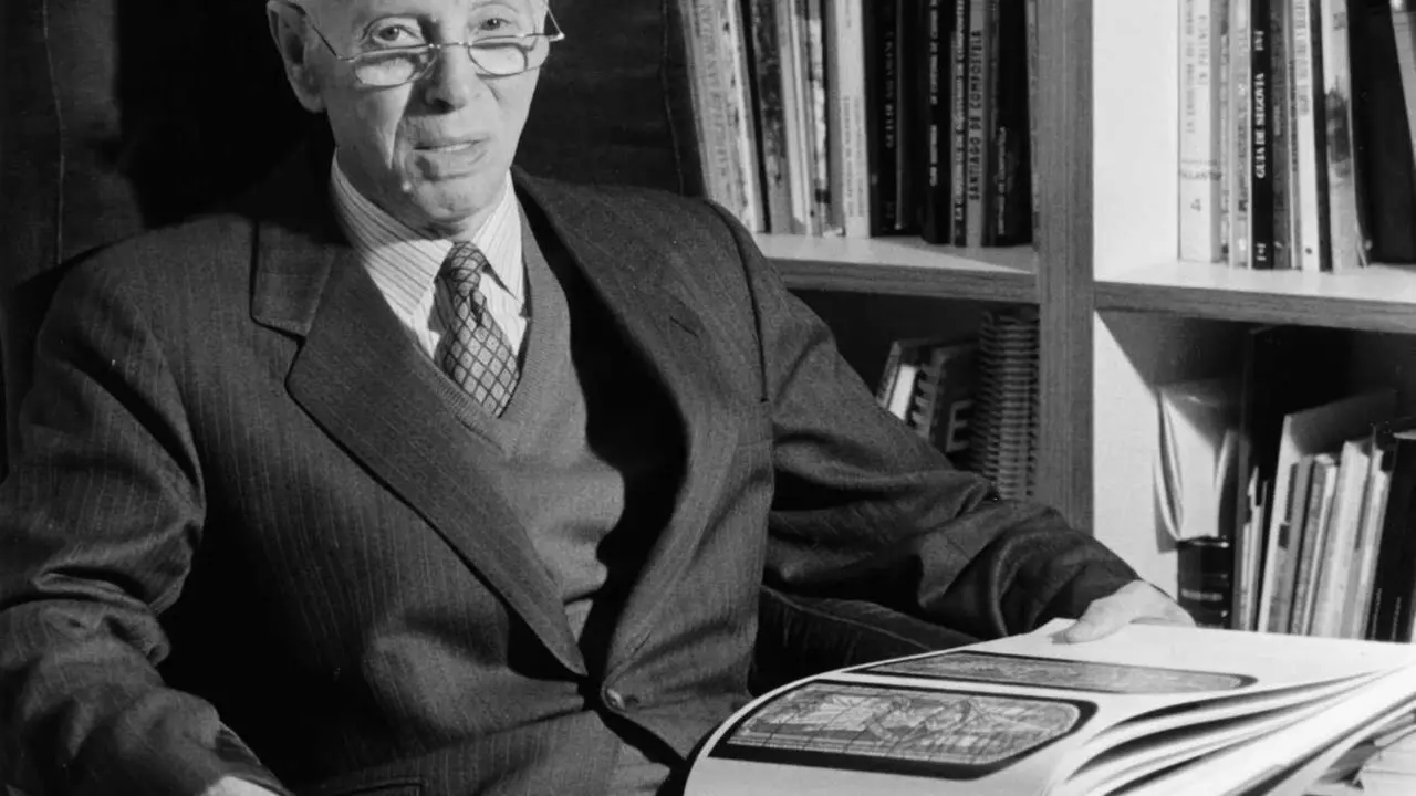 Librería Pastor: 80 años al servicio de los lectores leoneses. El histórico establecimiento de Santo Domingo celebra el 8 de octubre su aniversario con un descuento especial y reivindicando la tradición cultural que inició Jesús Pastor en 1945.