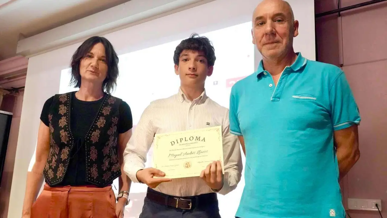 Acto de entrega de becas concedidas al alumnado participante en las estancias de investigación del programa ‘Científic@s en prácticas’ del Consejo Superior de Investigaciones Científicas y la Asociación Española para el Avance de la Ciencia. Foto: Campillo