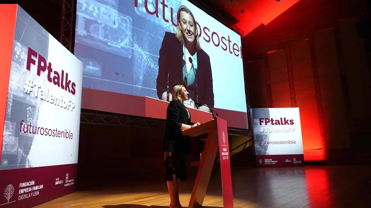 La vicepresidenta de la Junta de Castilla y León y consejera de Familia e Igualdad de Oportunidades, Isabel Blanco, inaugura la V edición de ''FP Talks'' de la Fundación Empresa Familiar de Castilla y León. Foto: Miriam Chacón