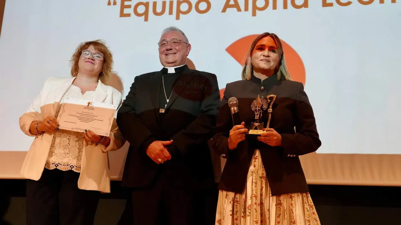 La Diócesis de León reconoció este viernes a aquellas asociaciones que, a través de sus actividades y proyectos, contribuyen de manera sobresaliente al bien común del territorio mediante la entrega de la primera edición de los Premios San Froilán. Fotos: Campillo