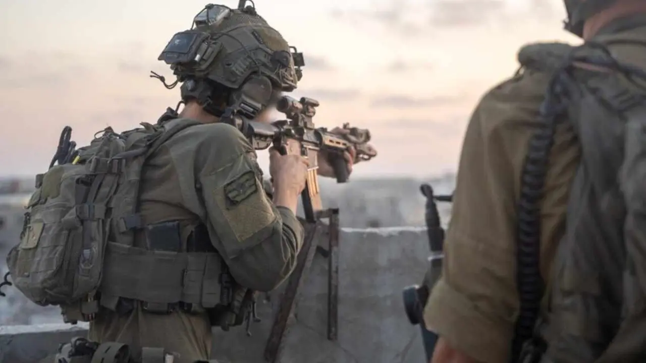 Soldados israelíes durante su avance en Gaza.