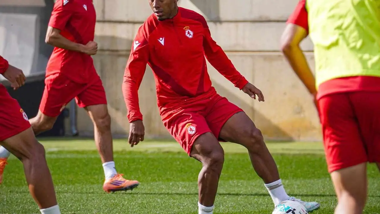 Ribeiro, durante un entrenamiento de la Cultural esta semana. Foto: CyDLeonesa