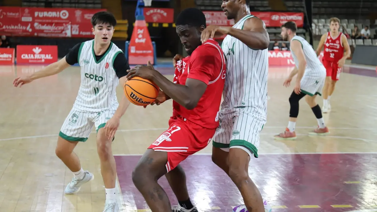 La Cultural Leonesa se desinfla en la prórroga y cede ante el Coto Córdoba. Cuarenta minutos excelentes de los de Luis Castillo se esfumaron en la prórroga. Fotos: Isaac Llamazares