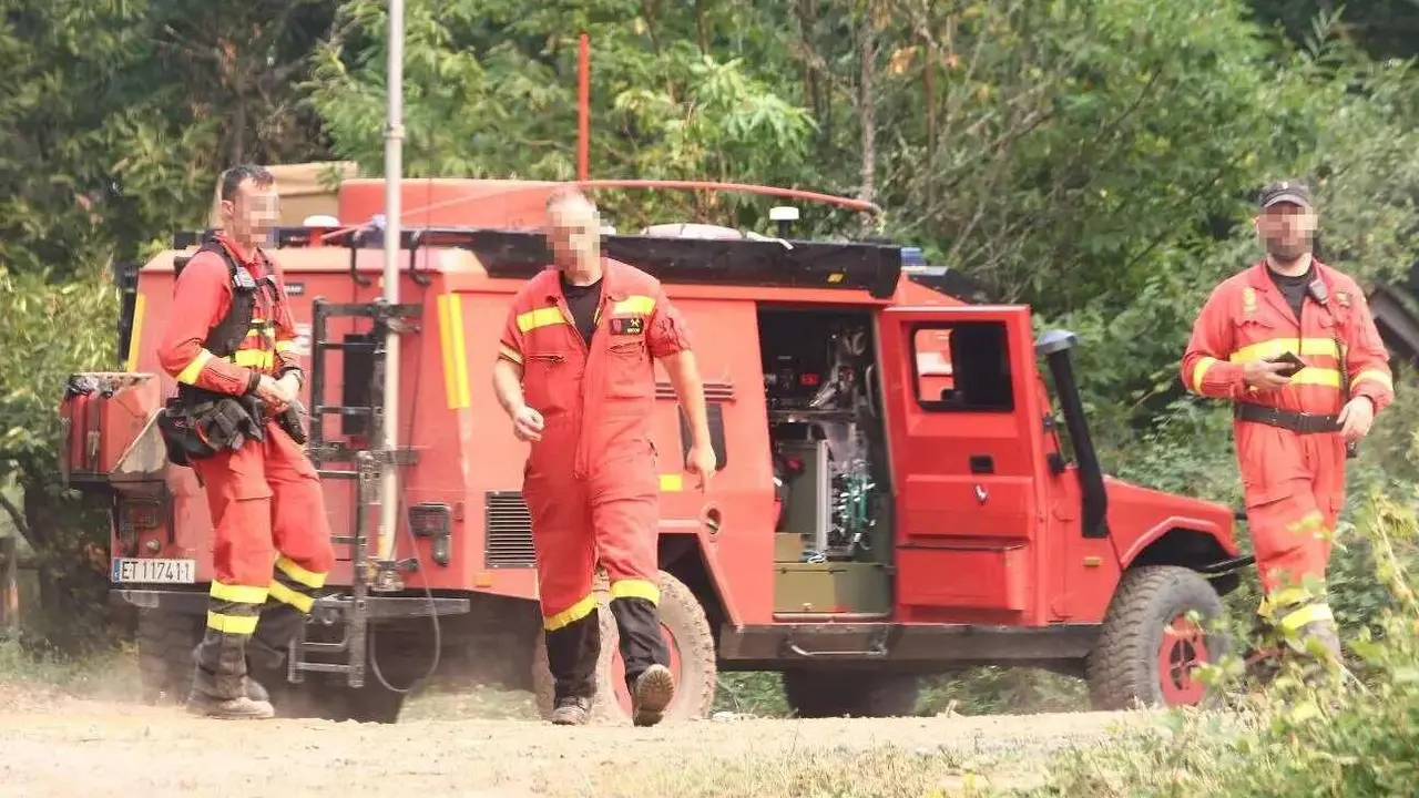 Militares de la UME durante los incendios de León.