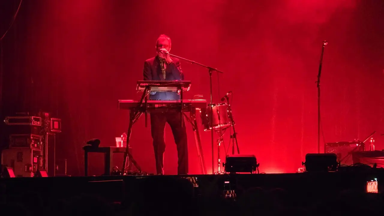 Xoel López llena la Plaza Mayor y pone el broche de oro a un San Froilán de récord en León. El artista coruñés despidió las fiestas con un concierto vibrante y multitudinario en el corazón de la ciudad, donde cientos de personas corearon sus canciones en una noche mágica. Fotos: Carlos Calvo