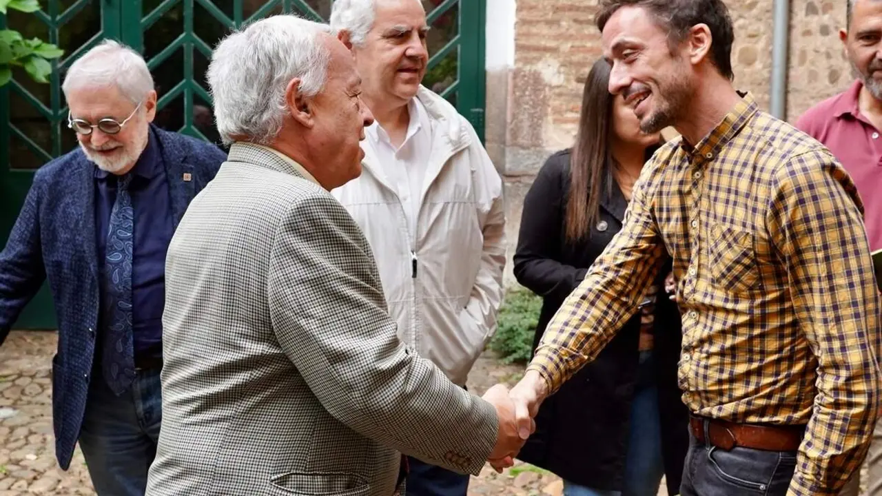 El consejero de Cultura, Turismo y Deporte, Gonzalo Santonja, participa en el acto de clausura del II Congreso Internacional Documentos y Cartularios. Foto: Campillo.