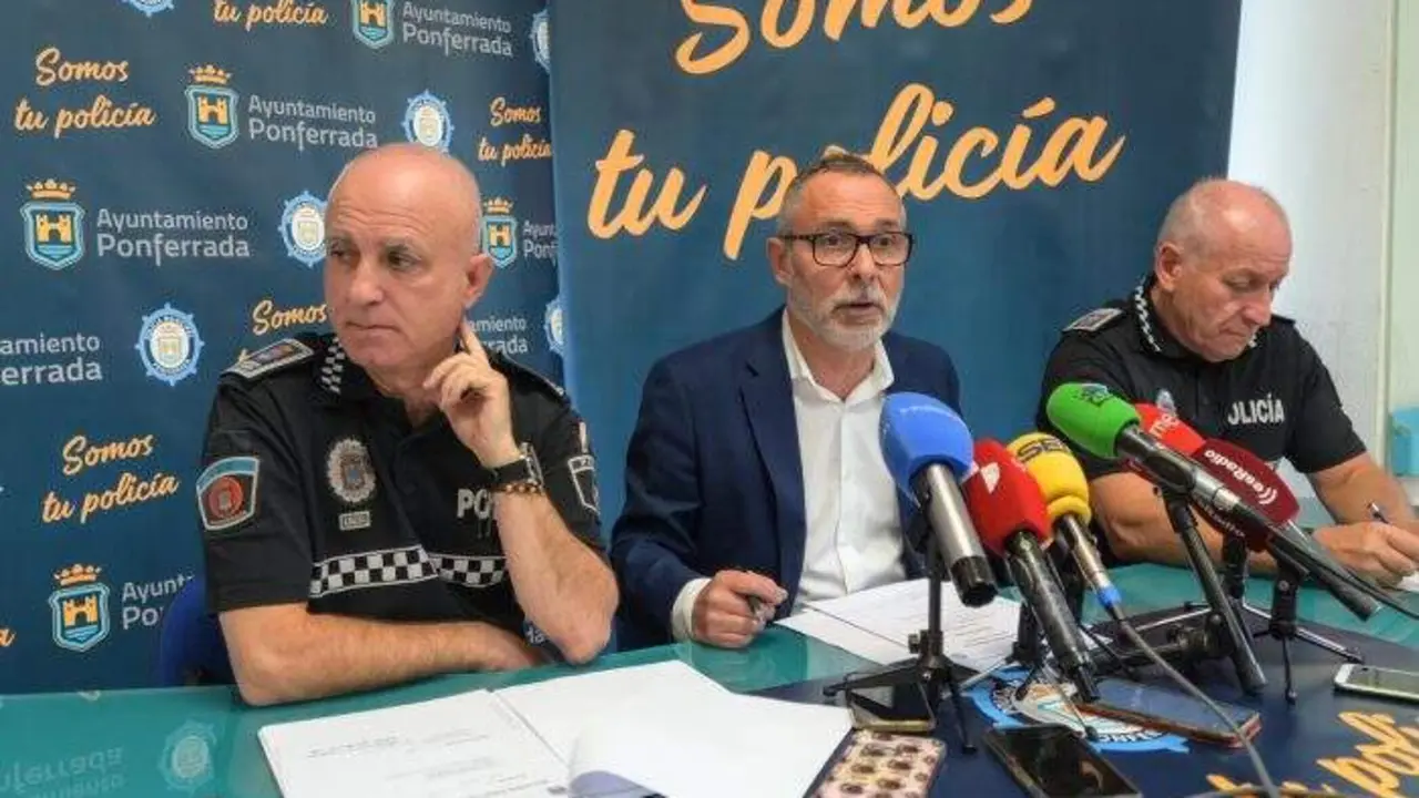 Un instante del balance de presentación de resultados de la Policía Local. Fotos: Bierzo Digital
