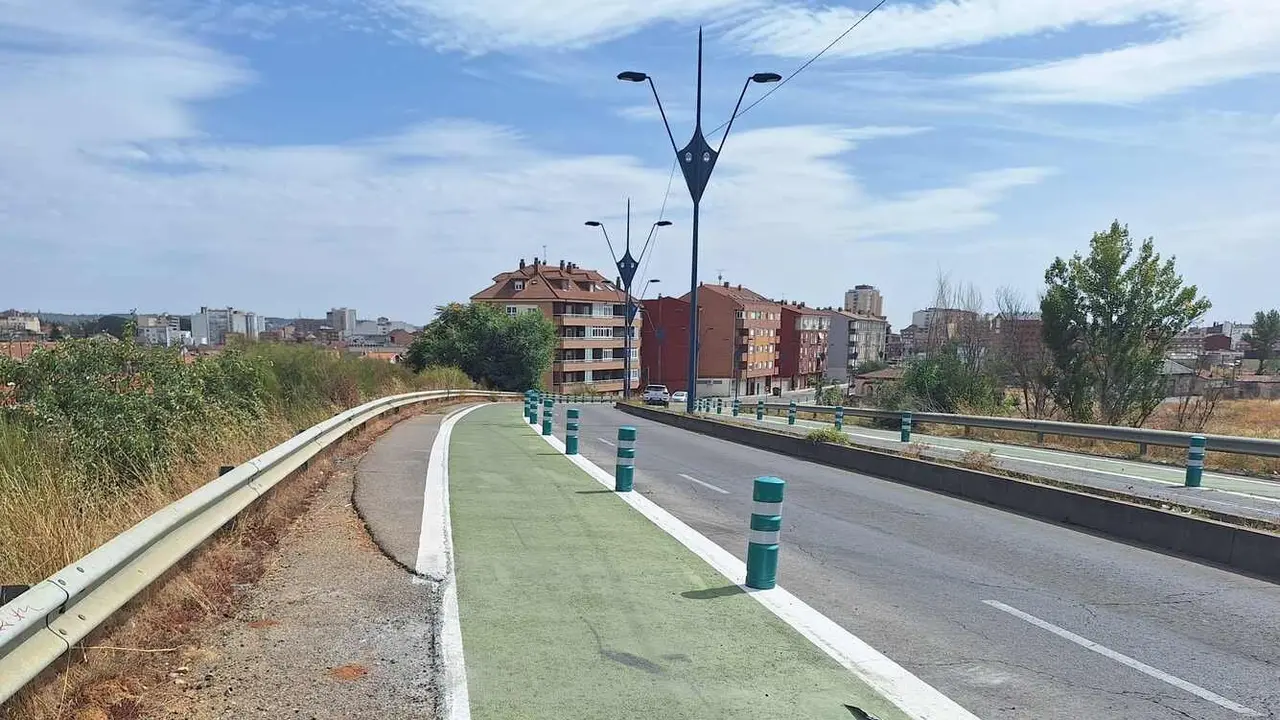 Imagen del puente de Azorín cuya ausencia de iluminación denuncia el PP.