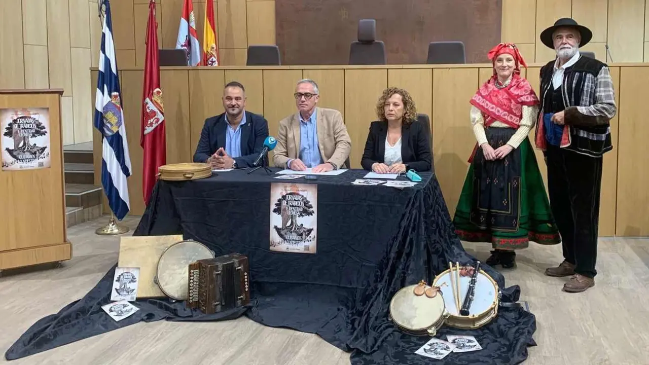 Villaquilambre celebra sus primeras Jornadas de Tradición e Identidad Leonesa. El municipio organiza dos semanas de actividades culturales, talleres y exposiciones para reivindicar el orgullo leonés y rendir homenaje a sus pandereteras centenarias.