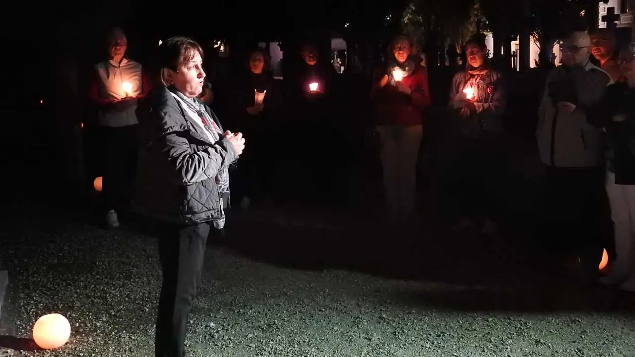 Las rutas culturales en el Cementerio de León, organizadas por Serfunle, comenzaron este miércoles con todas las plazas agotadas y un recorrido teatralizado que rescata la memoria de personajes clave en la historia de León.