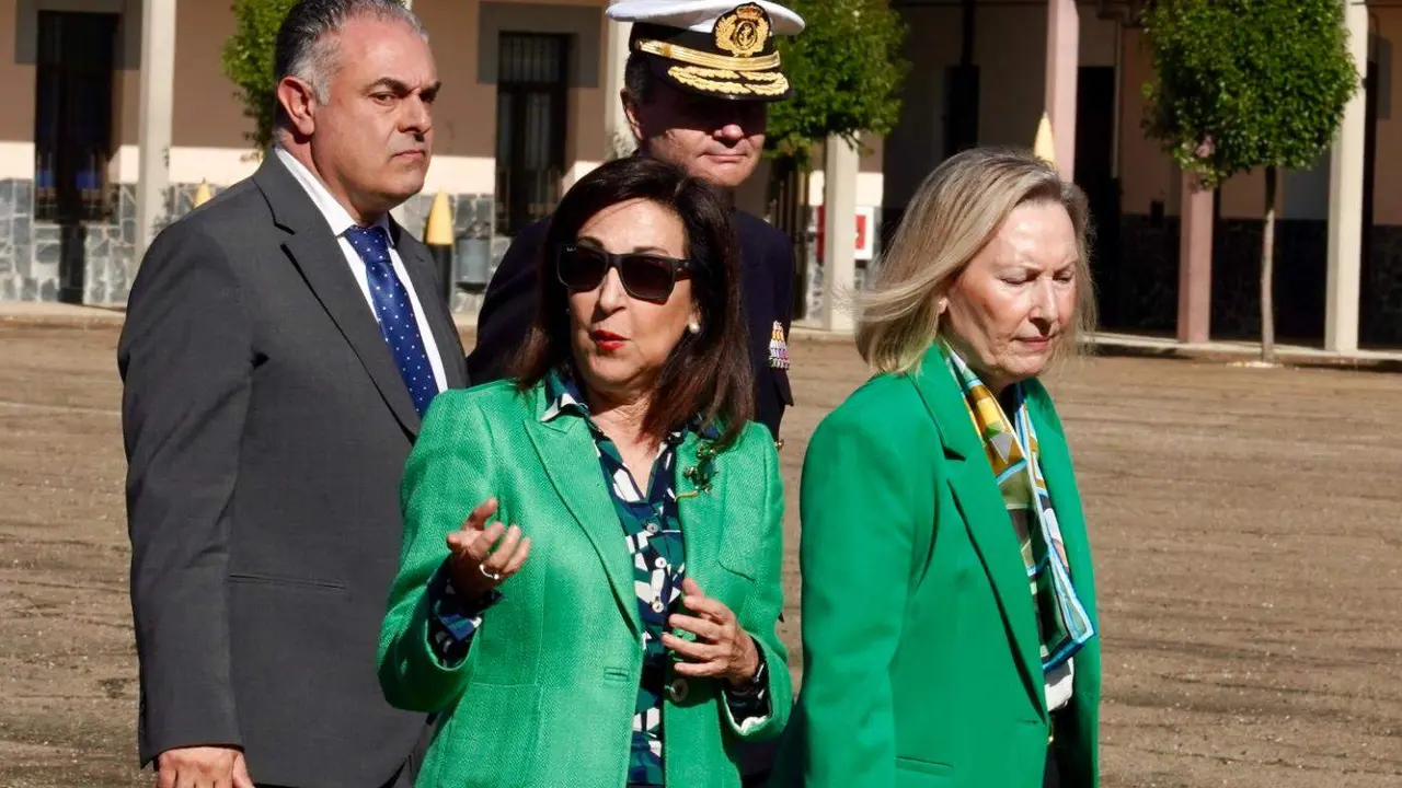 La ministra de Defensa, Margarita Robles, visita el Regimiento de Artillería Lanzacohetes de Campaña (Ralca 63) del Ejército de Tierra, con sede en el Acuartelamiento Santocildes de Astorga. Foto: Campillo