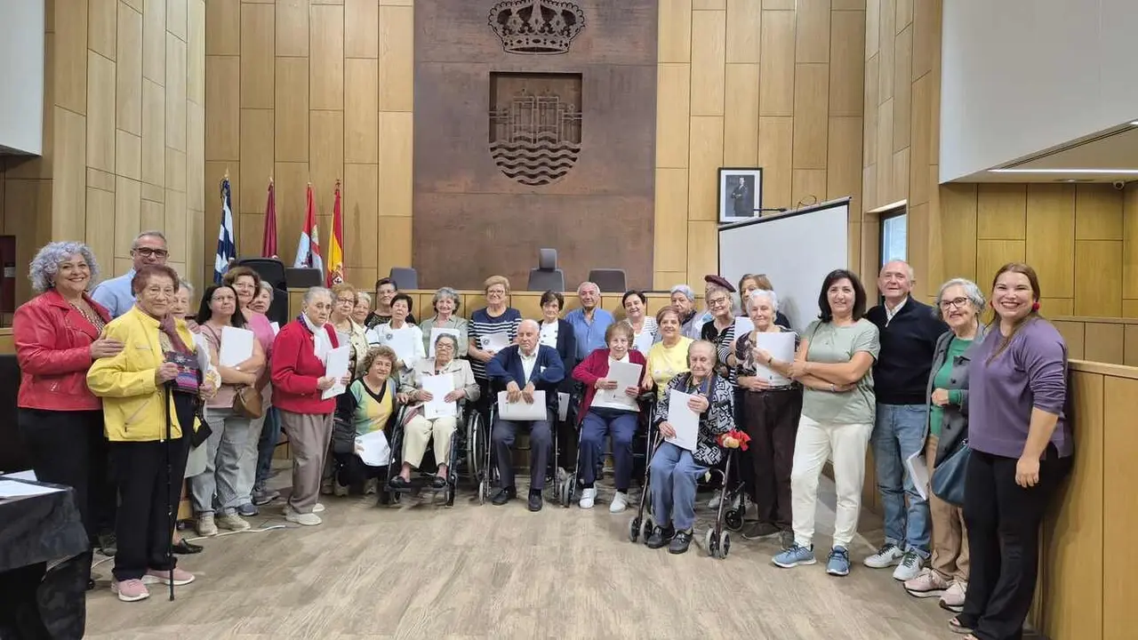Foto de familia realizada a la conclusión del acto institucional.