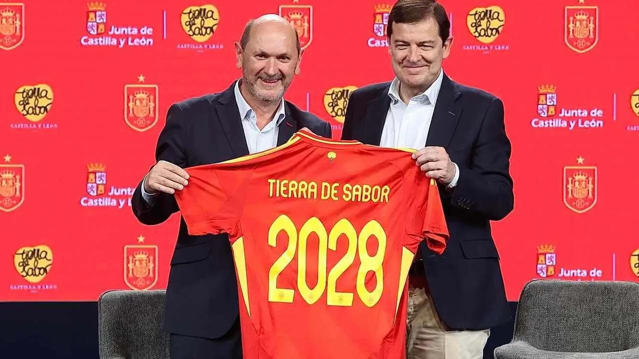 El presidente de la Junta, Alfonso Fernández Mañueco, participa en el acto de presentación del patrocinio de 'Tierra de Sabor' a la Selección Española de Fútbol.