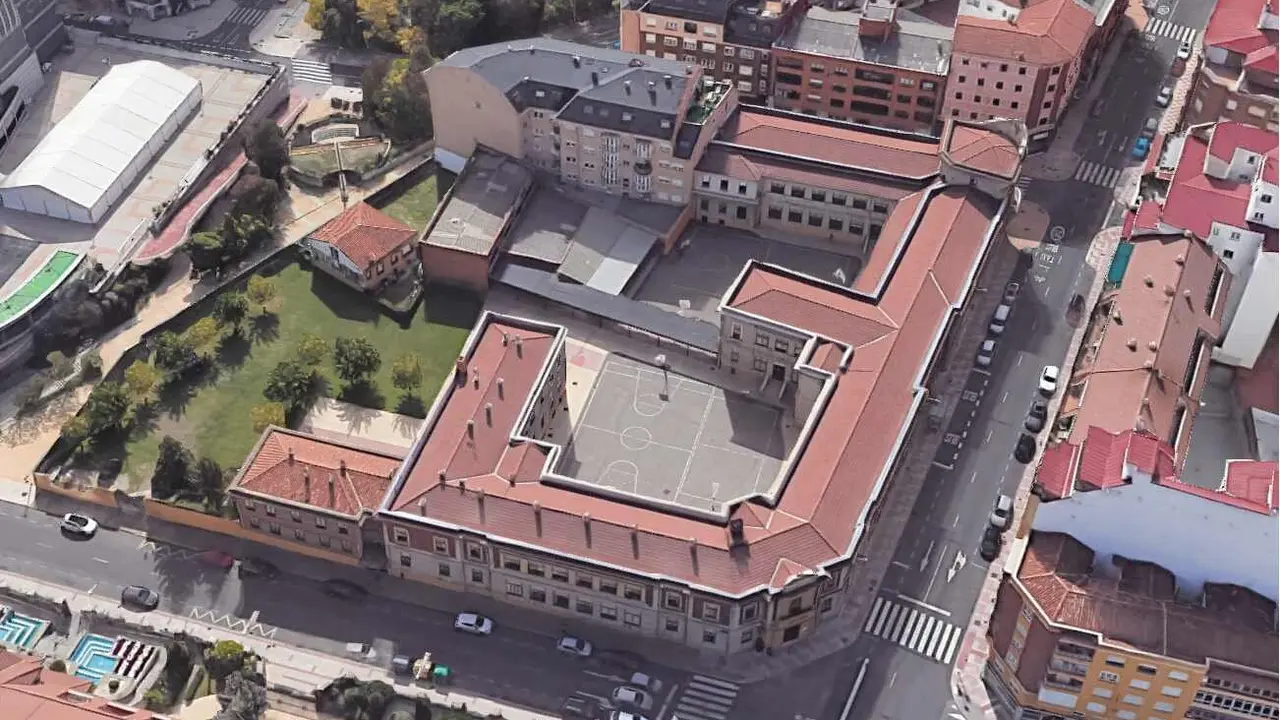 Vista aérea del inmueble de La Inmaculada, actualmente ocupado por el Colegio Leonés.
