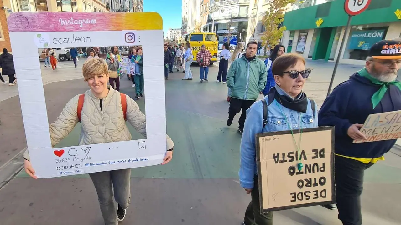 León se tiñó este jueves de color y esperanza con motivo del Día Mundial de la Salud Mental, celebrado cada 10 de octubre. Más de un millar de personas recorrieron las calles del centro en una marcha ciudadana que partió de la Plaza de Guzmán El Bueno y culminó en la Plaza de Regla.