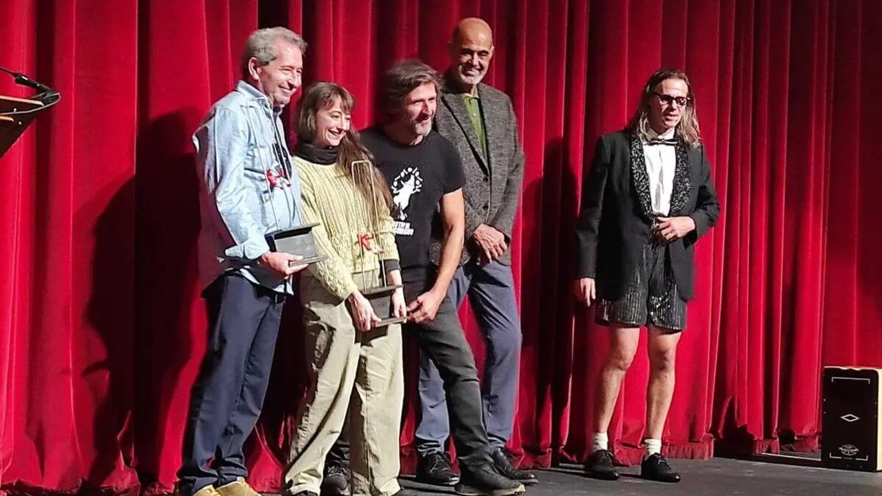 Momento de la entrega del premio 'Aquí entra circo' al Bergidum de Ponferrada. Foto: Ayto. Ponferrada