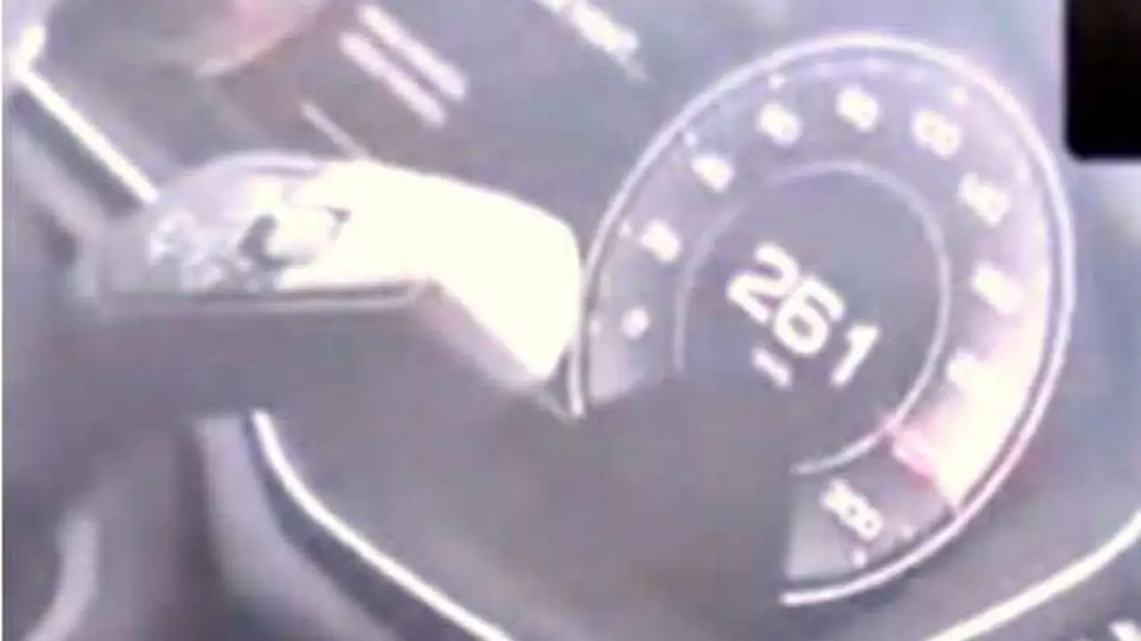 La Guardia Civil investiga a un conductor por circular a 260 km/h, con siete personas en el turismo, algunas de ellas menores.