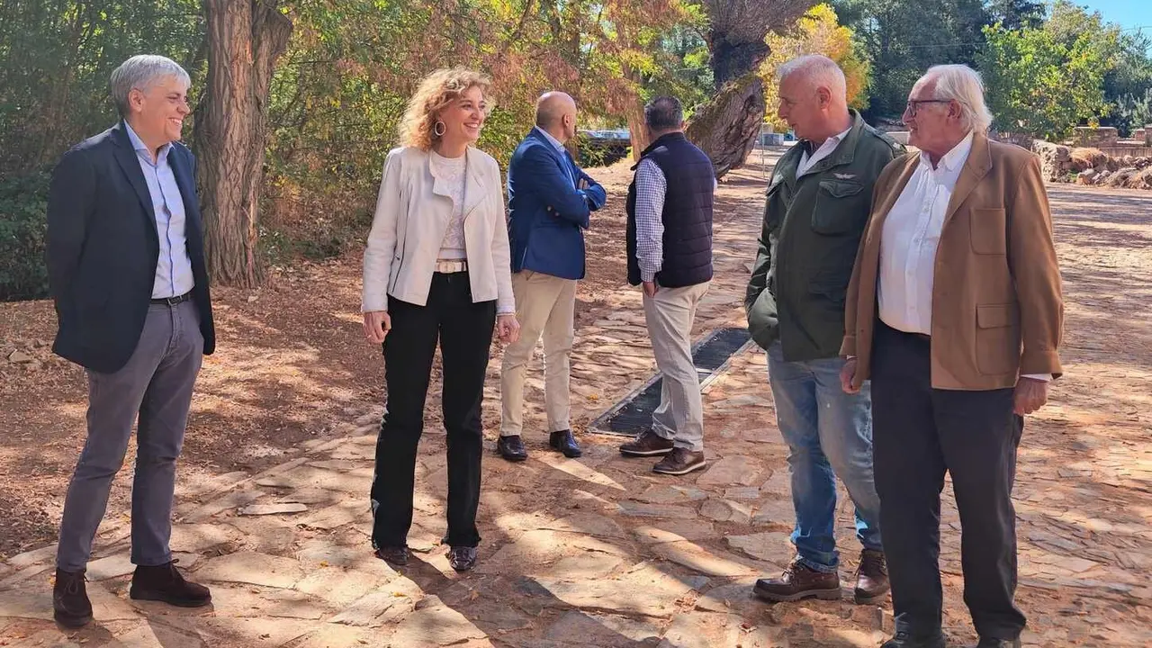 Un instante de la visita institucional a la zona renovada.