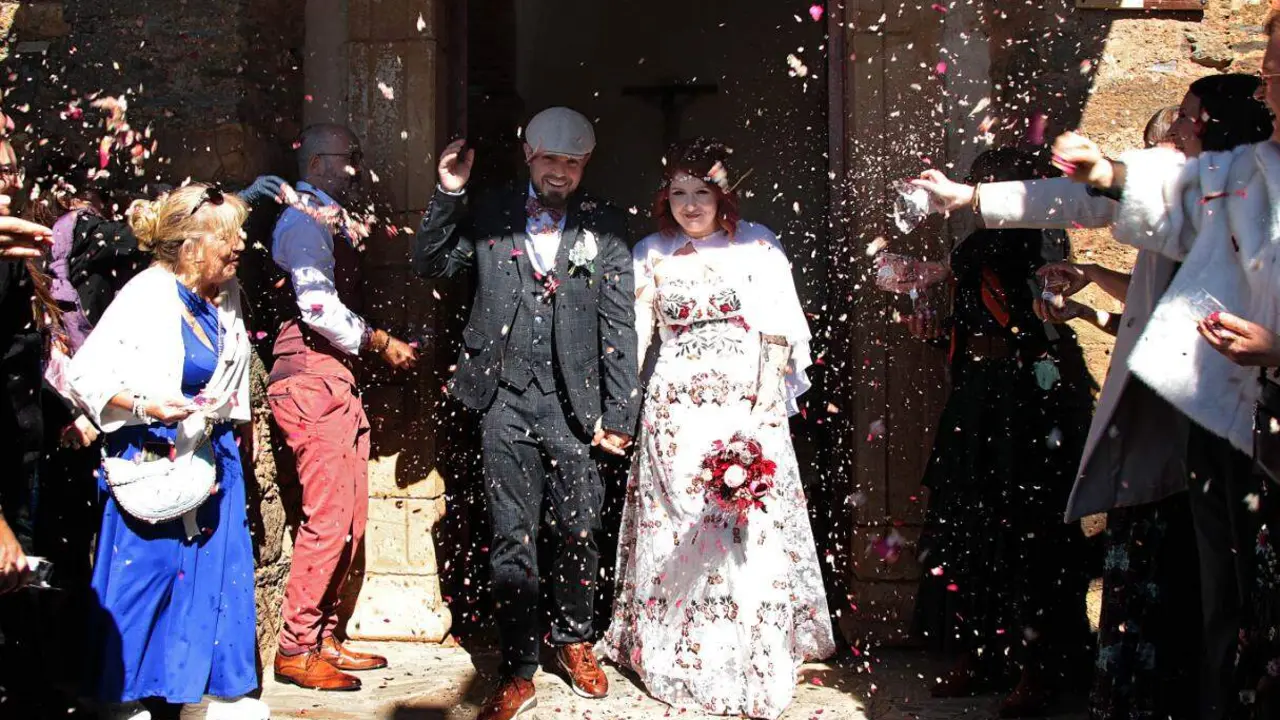 La pequeña localidad de Castro de Cepeda celebra su primera boda en el siglo XXI. Foto: Peio García