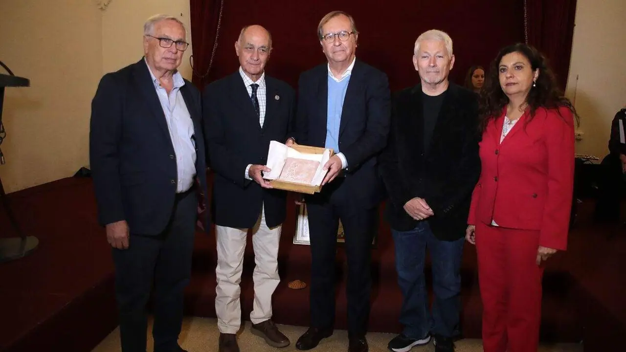 La Asociación de Amigos del Camino de Künig entrega el Premio Hermann Künig de la Hospitalidad a la organización Hospitaleros Voluntarios. Foto: Peio García