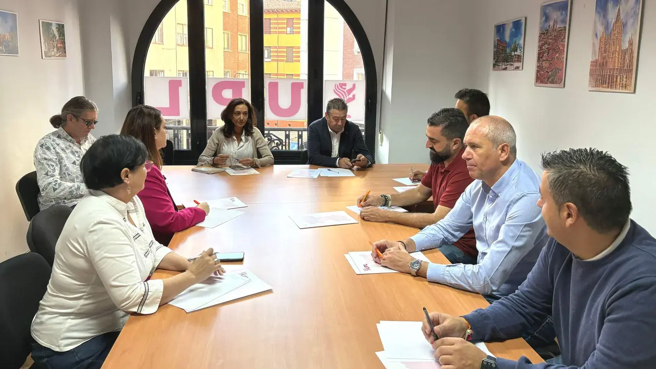 Reunión con las secretarías de área de UPL