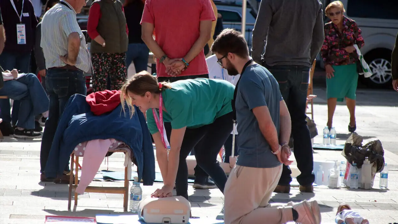 El Instituto de Ciencias de la Salud de Castilla y León y la Gerencia de Atención Primaria de León organizan un macrotaller de Reanimación Cardiopulmonar