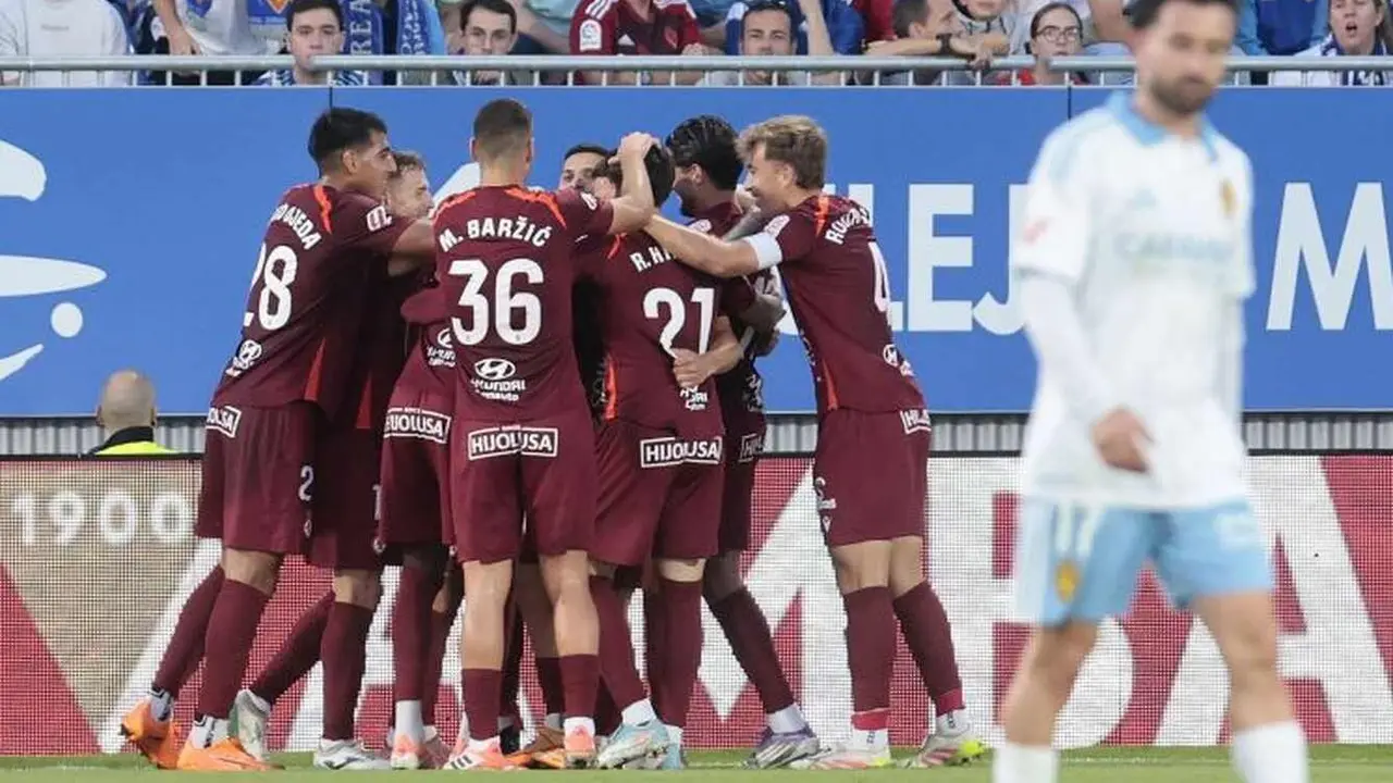 Dos 'dianas' de Manu Justo, un 'mordisco' de Chacón, la visión de Cortés y la complicidad de un rival perforado por sus problemas internos dibujaron este sábado una victoria contundente del equipo de 'Cuco' Ziganda ante un Zaragoza seriamente tocado.