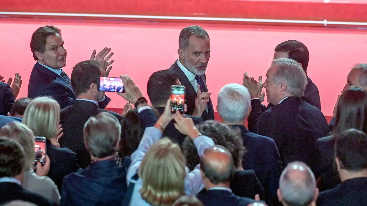El Congreso Nacional de la Empresa Familiar reúne en Burgos a Felipe VI, Mañueco y Feijóo en una cita donde se reivindicó el papel del emprendimiento familiar, el rigor fiscal y la innovación como motores del crecimiento económico