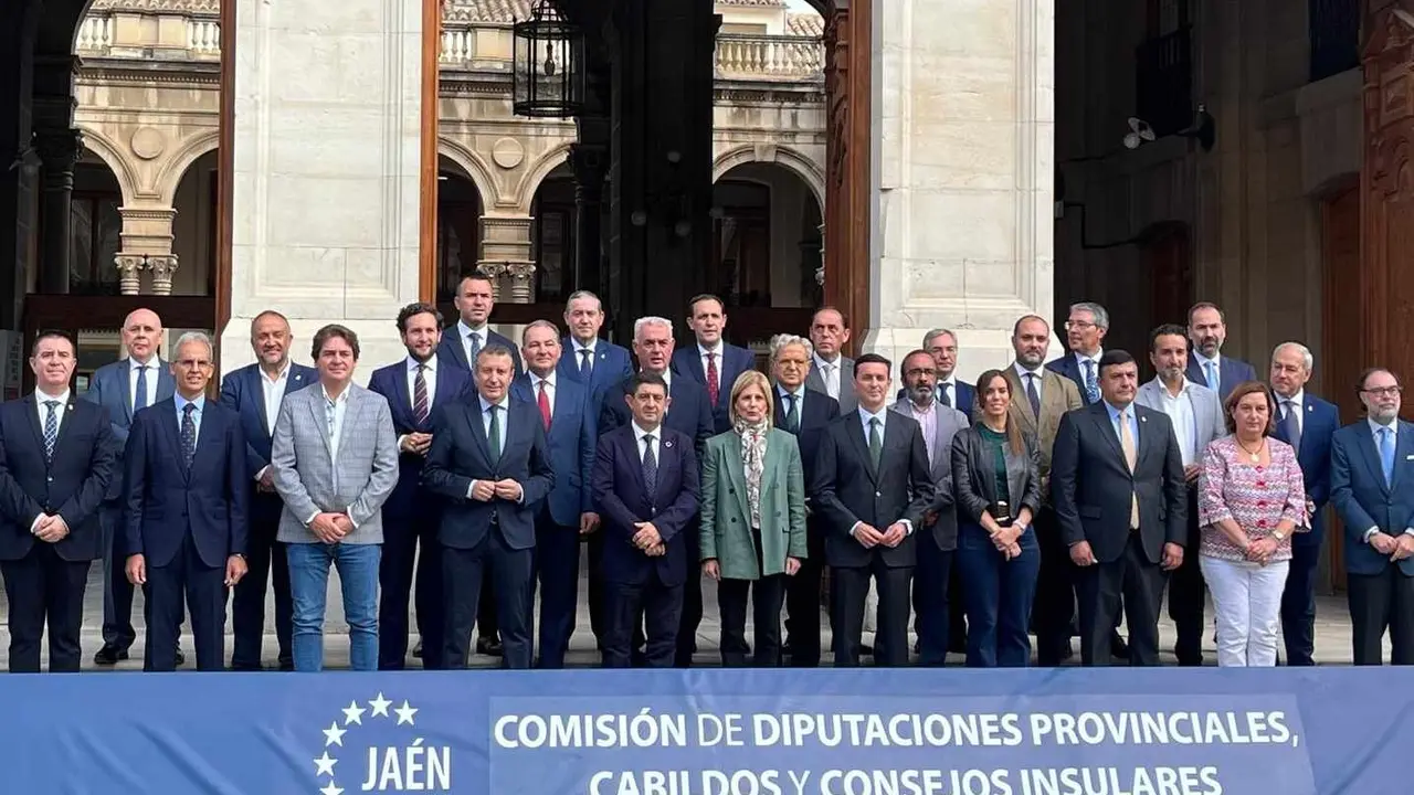 Reunión de la Comisión de Diputaciones de la Federación Española de Municipios y Provincias (FEMP), celebrada en Jaén. Participa el presidente de la Diputación de León, Gerardo Álvarez Courel.