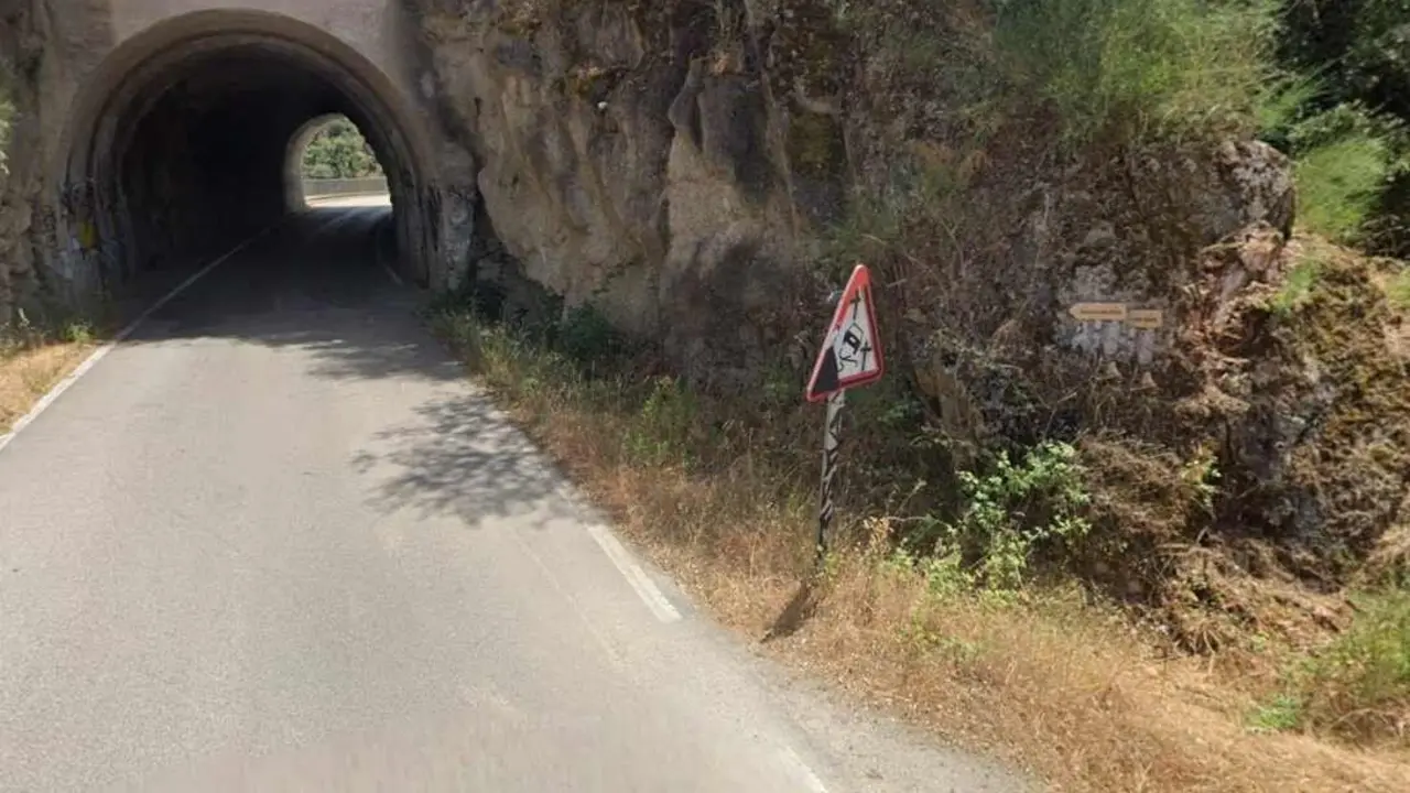 Imagen del lugar en el que se estrelló el vehículo de ambos jóvenes.