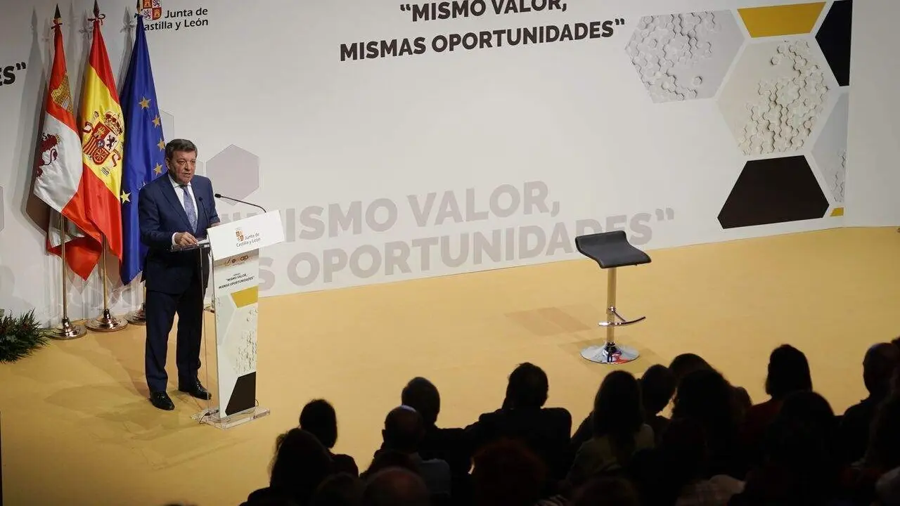 El consejero de la Presidencia, Luis Miguel González Gago, inaugura la Jornada ‘Mismo Valor y Mismas Oportunidades’ de la Escuela de Administración Pública de Castilla y León.