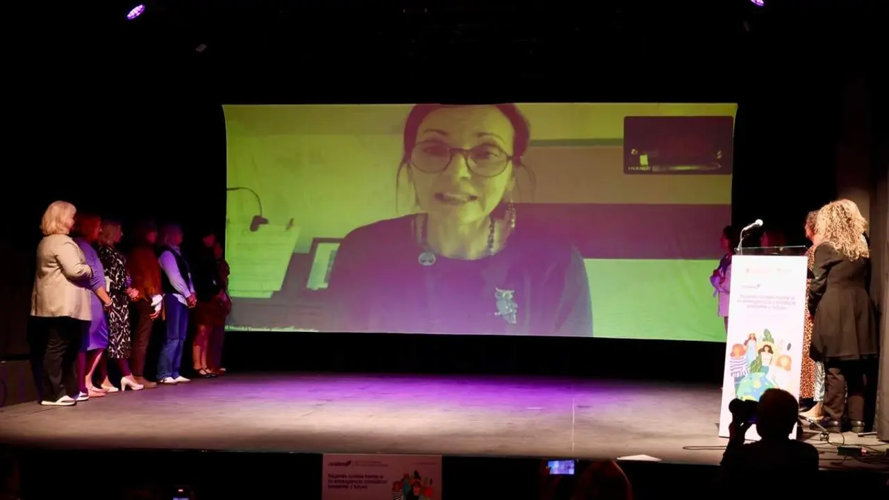 Clausura de la jornada ‘Mujeres rurales frente a la emergencia climática: presente y futuro’ de la Federación de Asociaciones de Mujeres Rurales, con la participación de la ministra para la Transición Ecológica y el Reto Demográfico, Sara Aagesen (‘online’), la presidenta de Fademur, Teresa López, y el alcalde de León, José Antonio Diez. Foto: Campillo.