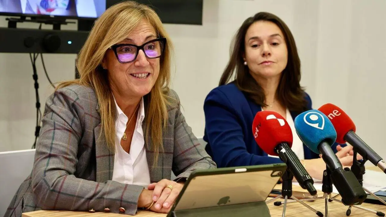 La coordinadora del Grupo de Mujeres Empresaria del Círculo Empresarial Leonés, Azucena Ramos, y la vocal de la directiva, Ana Belén Martínez, presentan la segunda edición del Congreso de Mujeres Empresarias y Networking Estratégico ‘Ellas impulsan León’